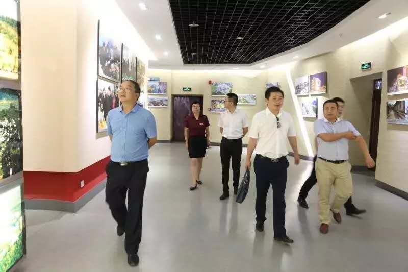 貴州銀行銅仁分行行長蔡嘉一行來朱砂古鎮(zhèn)考察