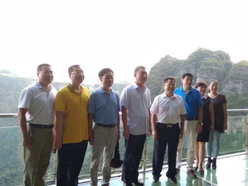 山東濰坊市工商聯(lián)領(lǐng)導(dǎo)一行到朱砂古鎮(zhèn)考察