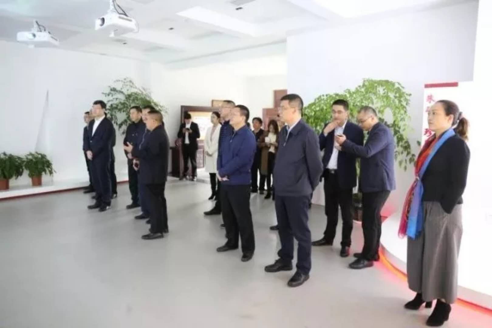 重慶市潼南區(qū)區(qū)委書記曾菁華一行到朱砂古鎮(zhèn)考察