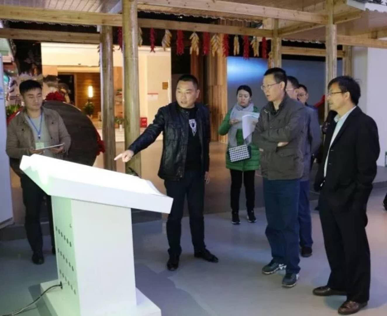 貴州省投資促進(jìn)局副局長余顯強(qiáng)一行貴州銀田農(nóng)產(chǎn)品物流園就項目投...