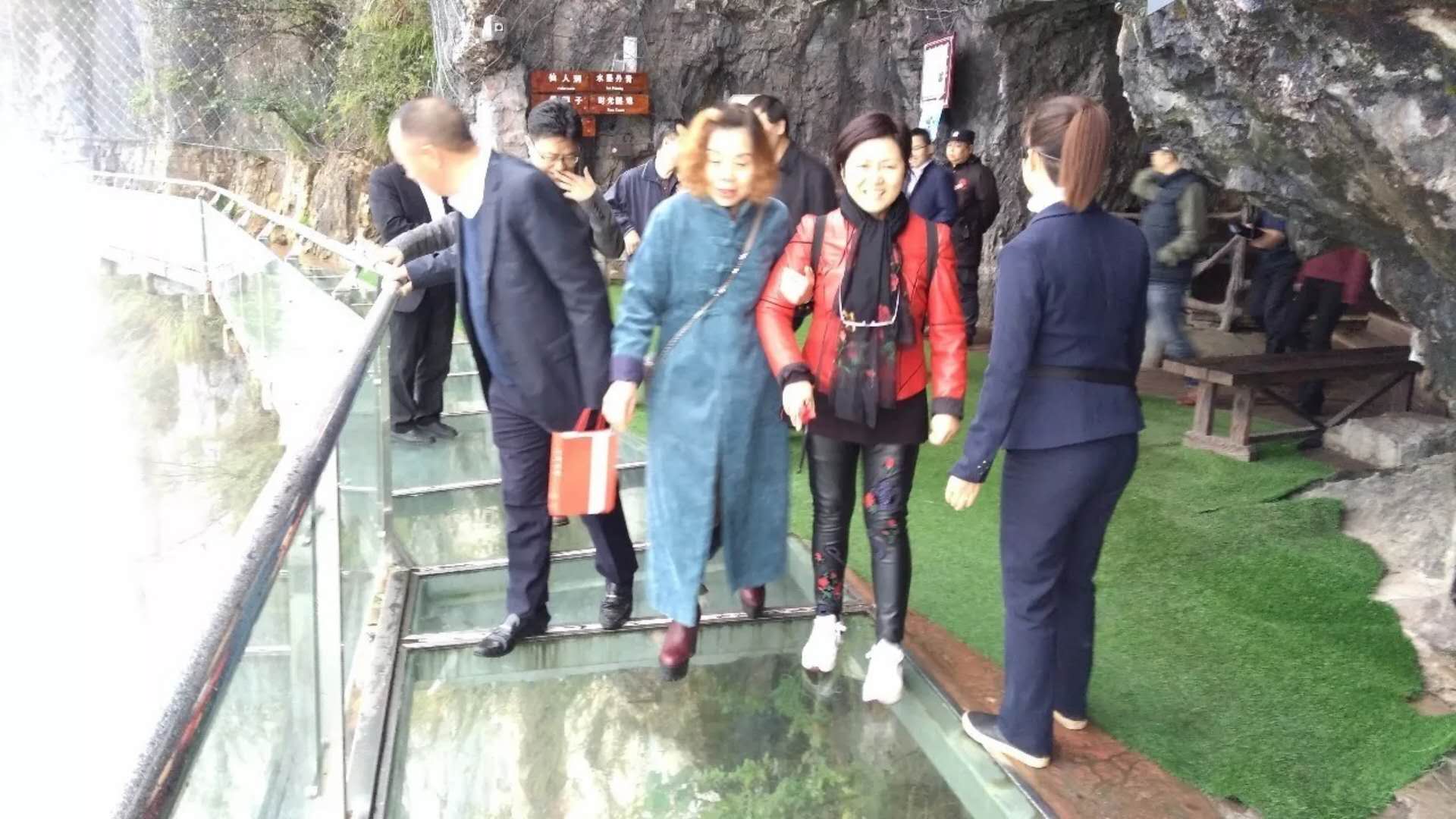 江蘇商業(yè)聯(lián)合會考察團(tuán)一行來朱砂古鎮(zhèn)考察