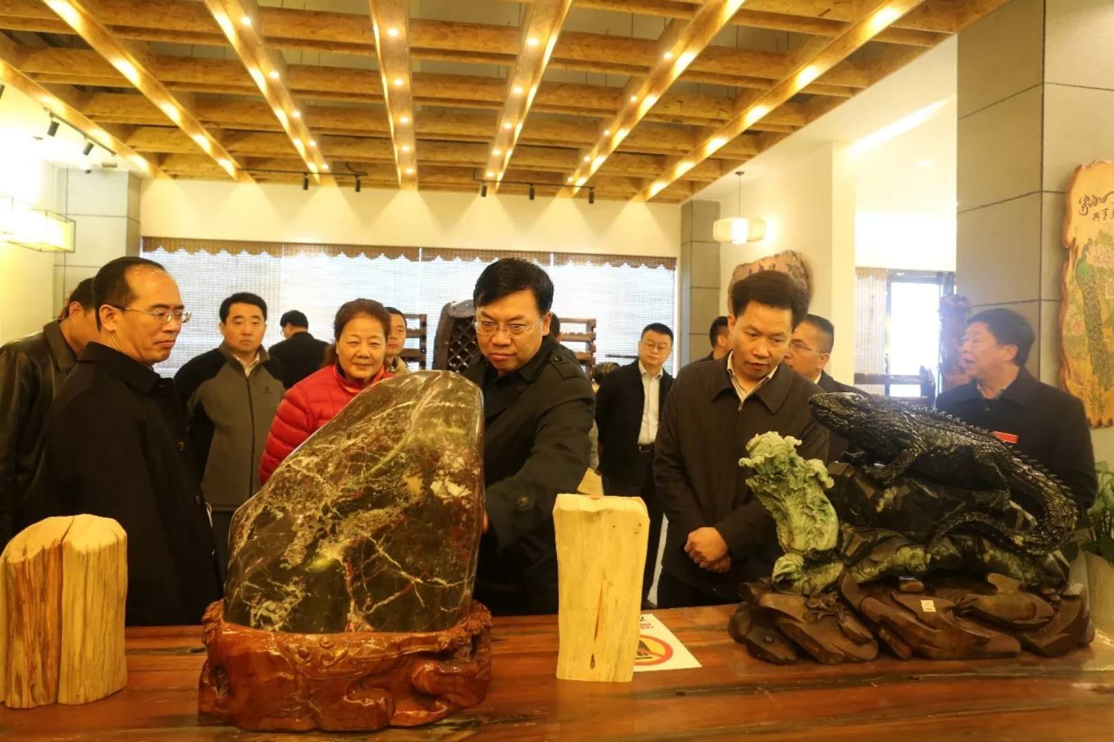 貴州省第三屆大健康醫(yī)藥產(chǎn)業(yè)大會(huì)觀摩團(tuán)到朱砂古鎮(zhèn)觀摩指導(dǎo)