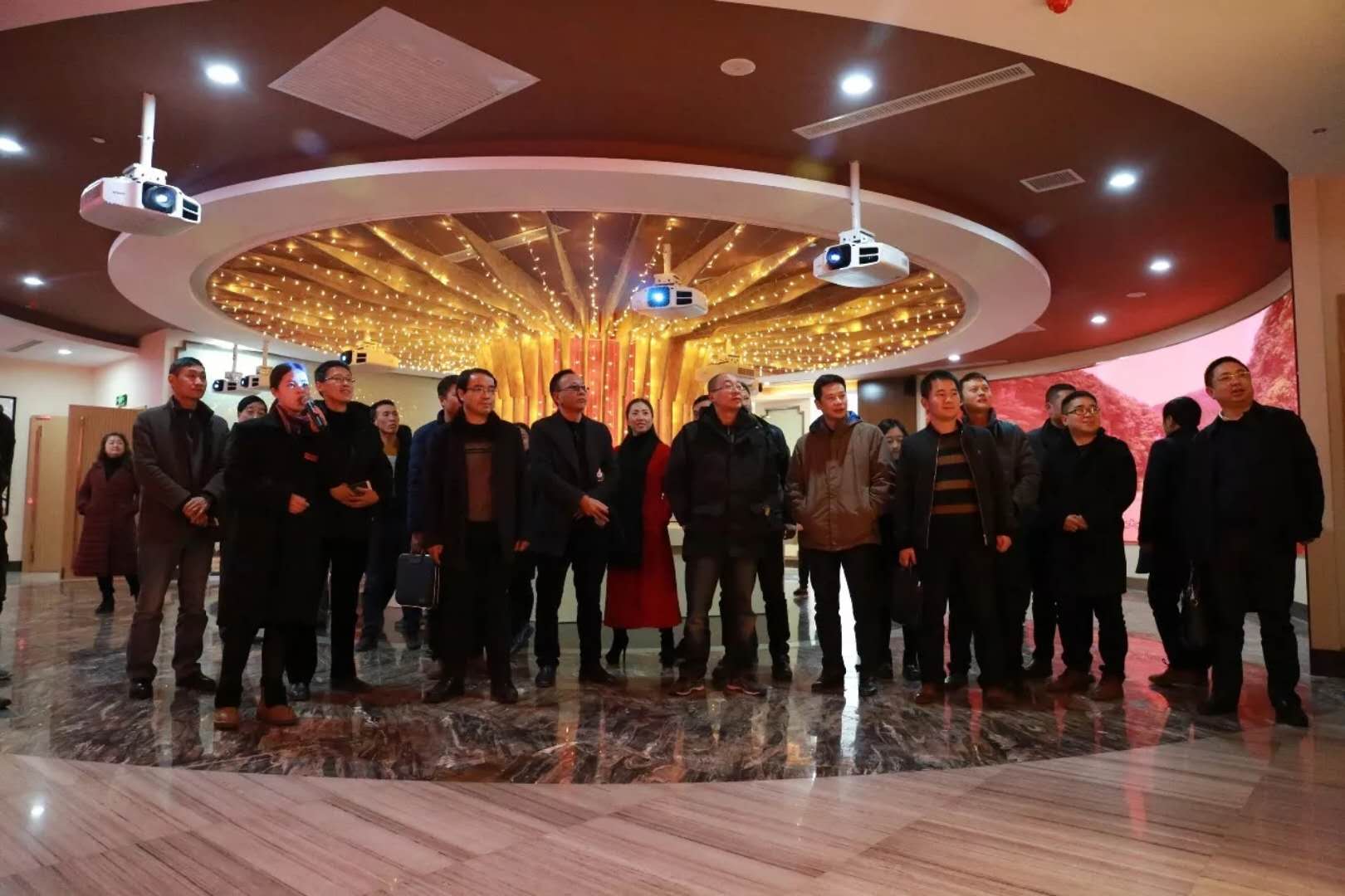 銅仁市廣播電視通聯(lián)會一行考察朱砂古鎮(zhèn)