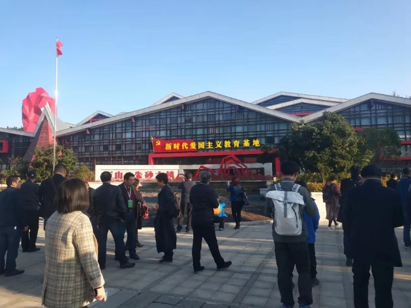 全國(guó)報(bào)業(yè)百名社長(zhǎng)總編走進(jìn)朱砂古鎮(zhèn)景區(qū)開展聯(lián)合采訪活動(dòng)