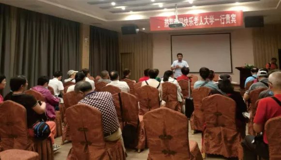 快樂老年 有我同行——湖南老人大學朱砂古鎮(zhèn)再憶芳華之旅快樂老年...
