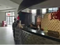 朱砂古鎮(zhèn)懸崖酒店積極服務(wù) 《看萬山紅遍》劇組