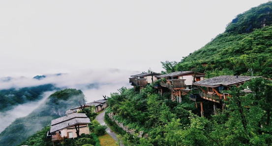 “橫看成嶺側(cè)成峰，遠(yuǎn)近高低各不同” 一一夏日最美放下云居側(cè)記